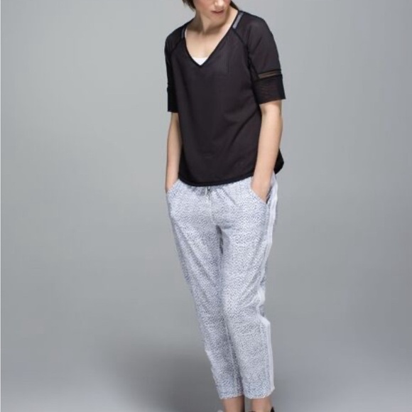 Lululemon TearawayJoggers Pants Cheetah Print Side Snap Closure Ivory Black 6 - Picture 1 of 16